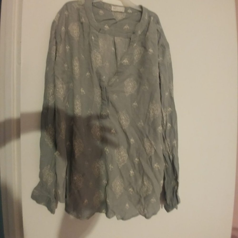 GXF patterned long sleeve blouse. Great condition.
